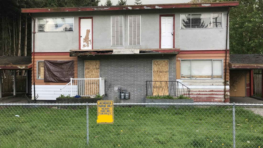 picture of distressed property